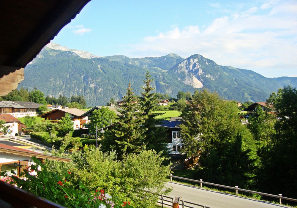 Aussicht Balkon Fewo 4-10 Pers. (2).JPG